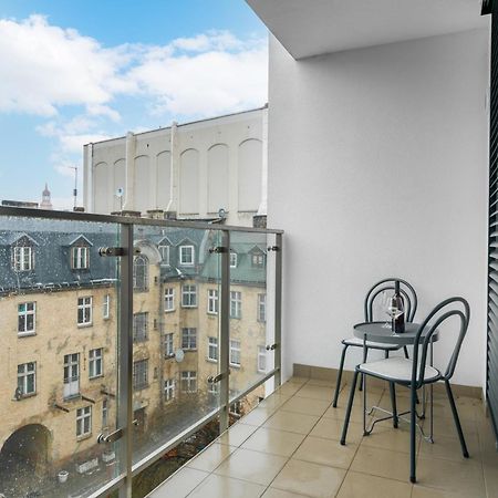 Apartament Black & White Mostowa By Renters Poznan Bagian luar foto