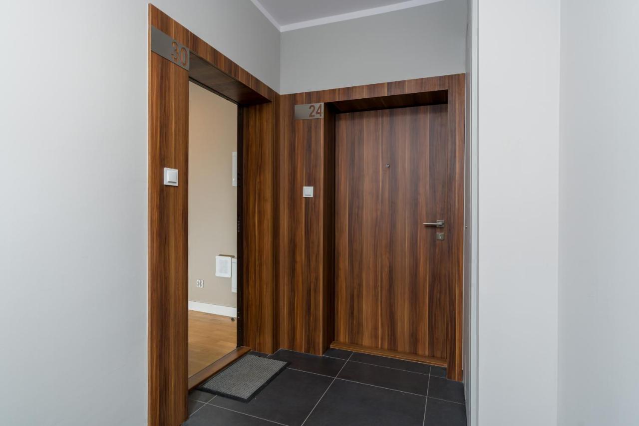 Apartament Black & White Mostowa By Renters Poznan Bagian luar foto