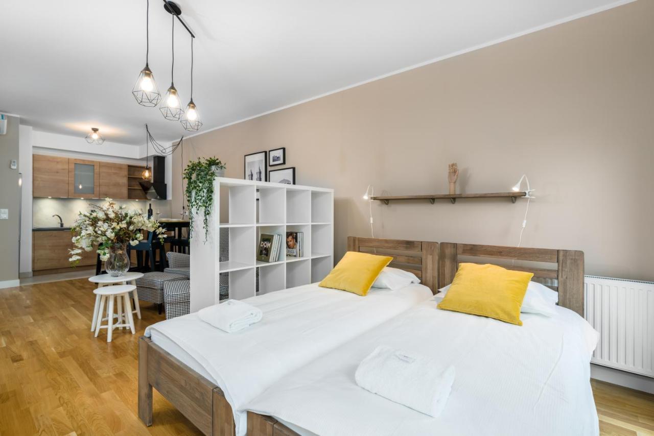 Apartament Black & White Mostowa By Renters Poznan Bagian luar foto