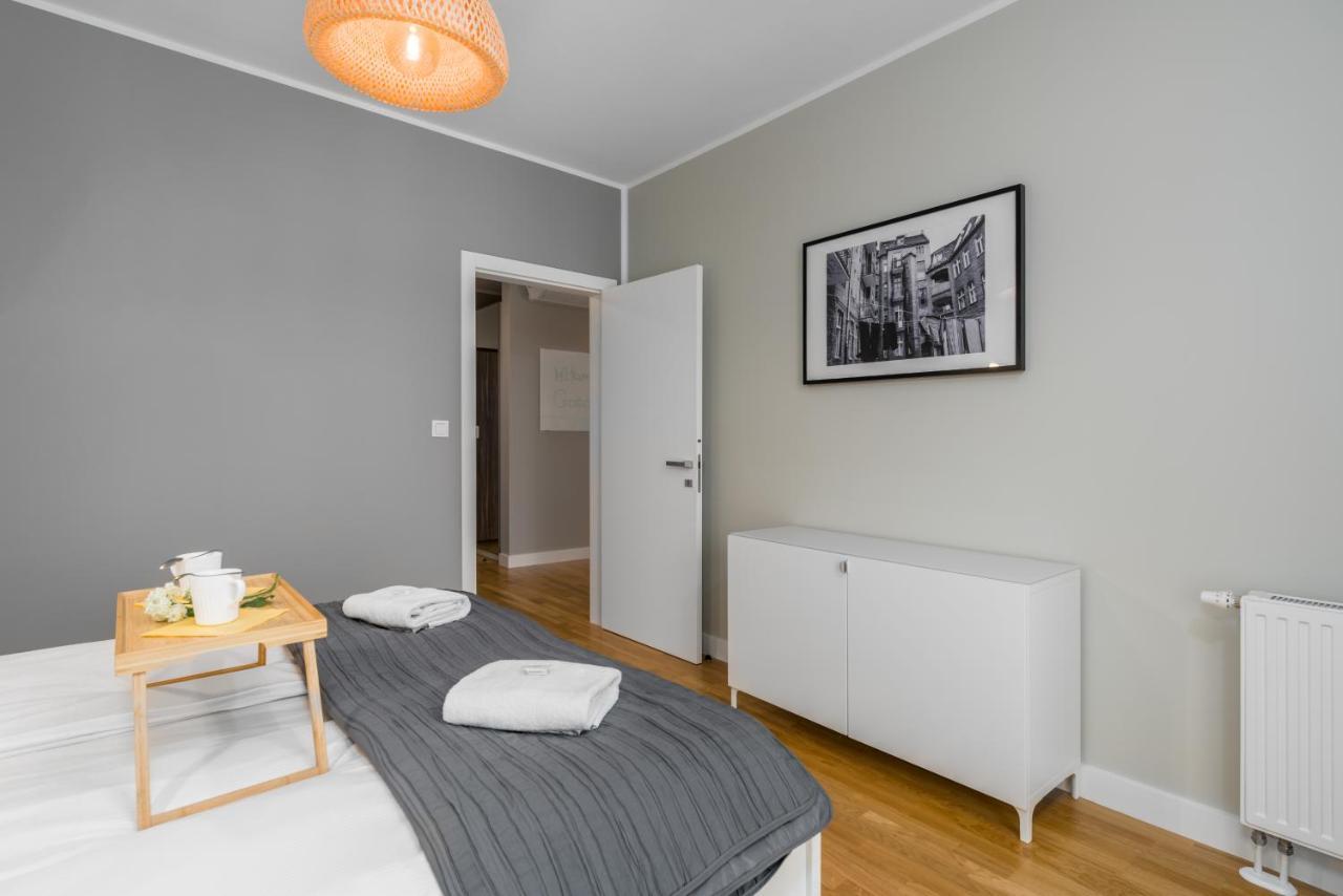 Apartament Black & White Mostowa By Renters Poznan Bagian luar foto