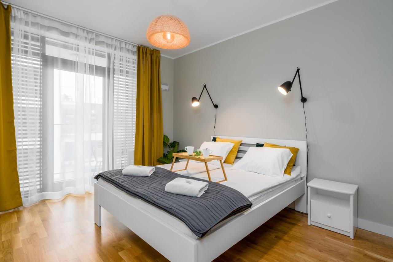 Apartament Black & White Mostowa By Renters Poznan Bagian luar foto