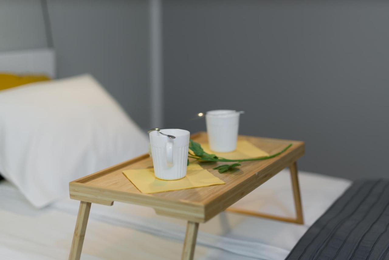 Apartament Black & White Mostowa By Renters Poznan Bagian luar foto