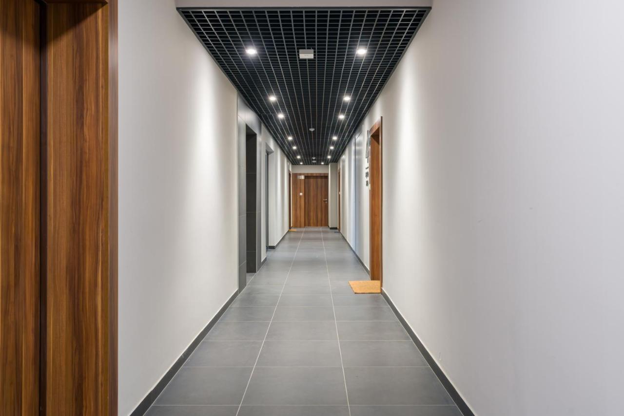 Apartament Black & White Mostowa By Renters Poznan Bagian luar foto
