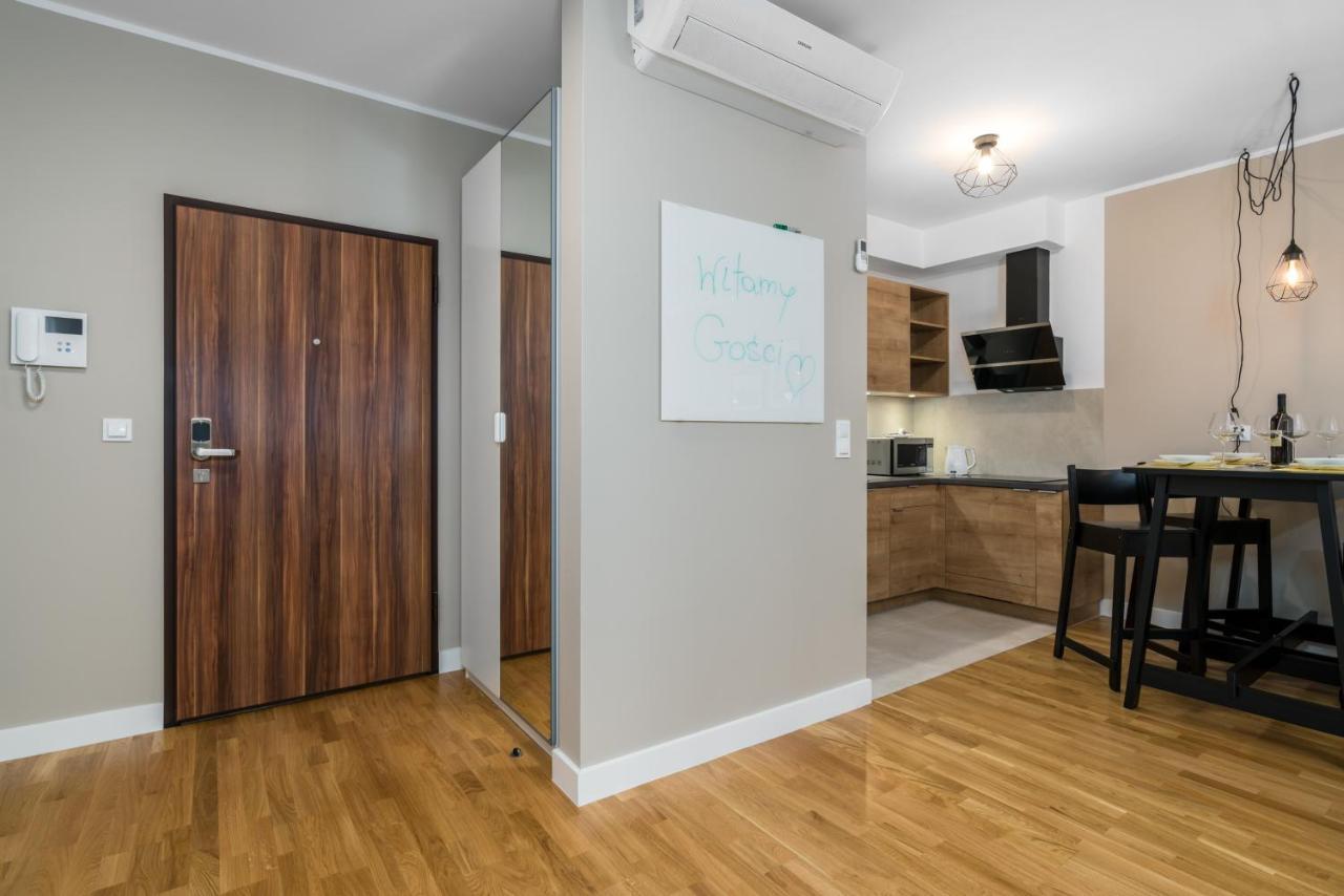 Apartament Black & White Mostowa By Renters Poznan Bagian luar foto