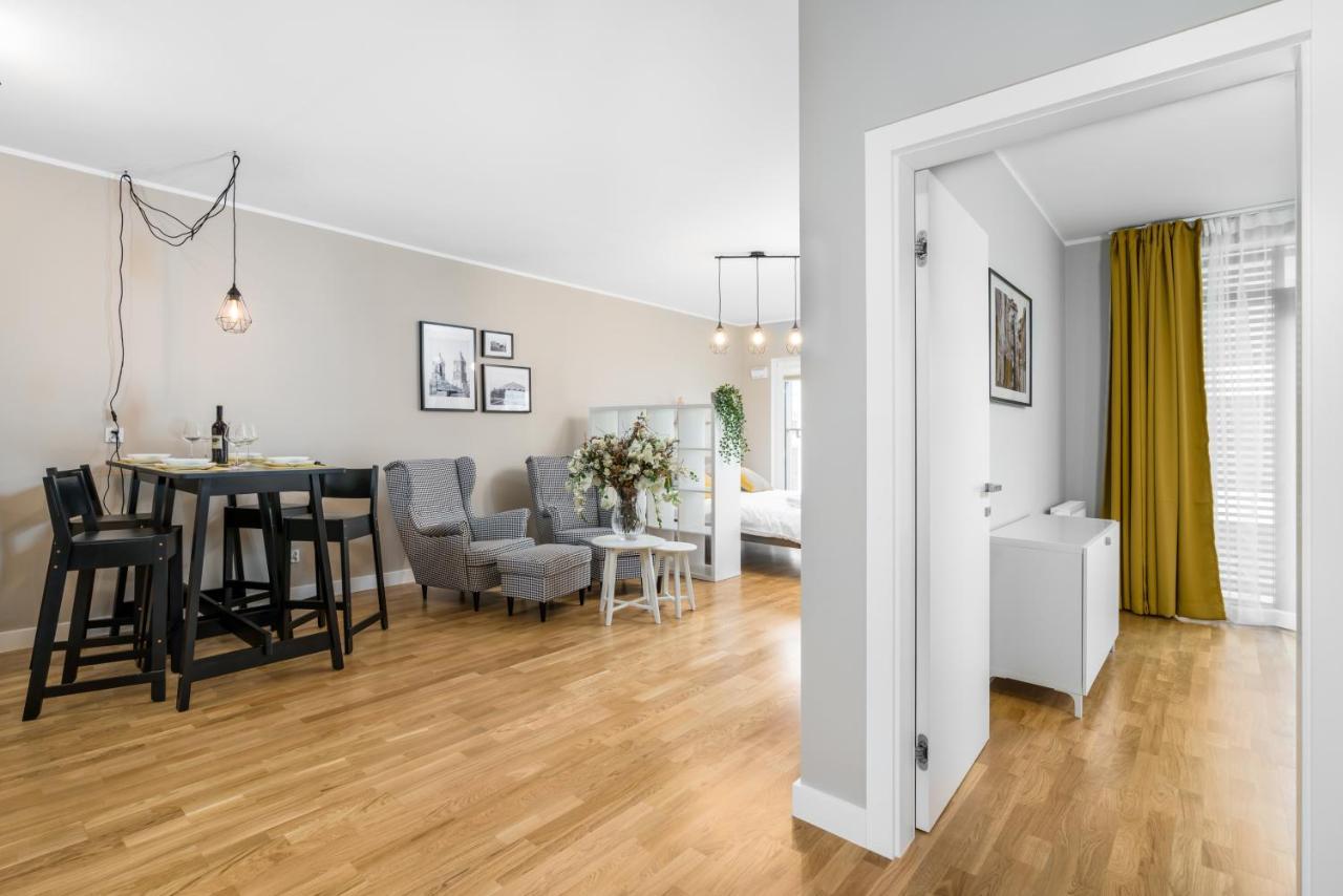 Apartament Black & White Mostowa By Renters Poznan Bagian luar foto