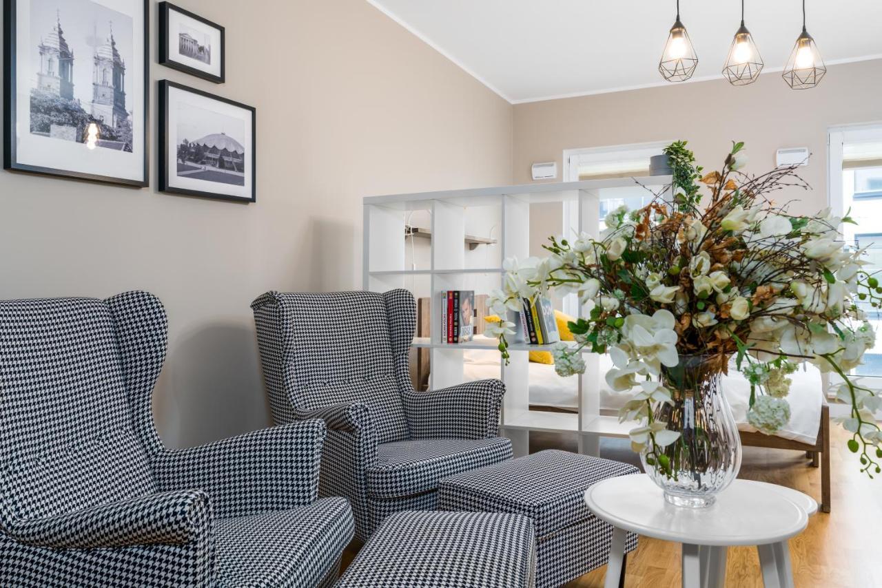 Apartament Black & White Mostowa By Renters Poznan Bagian luar foto