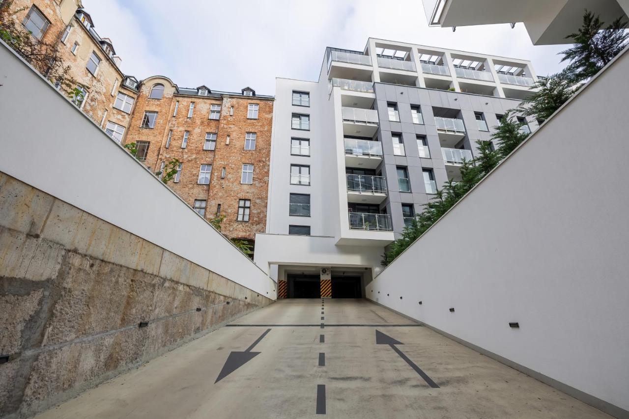 Apartament Black & White Mostowa By Renters Poznan Bagian luar foto